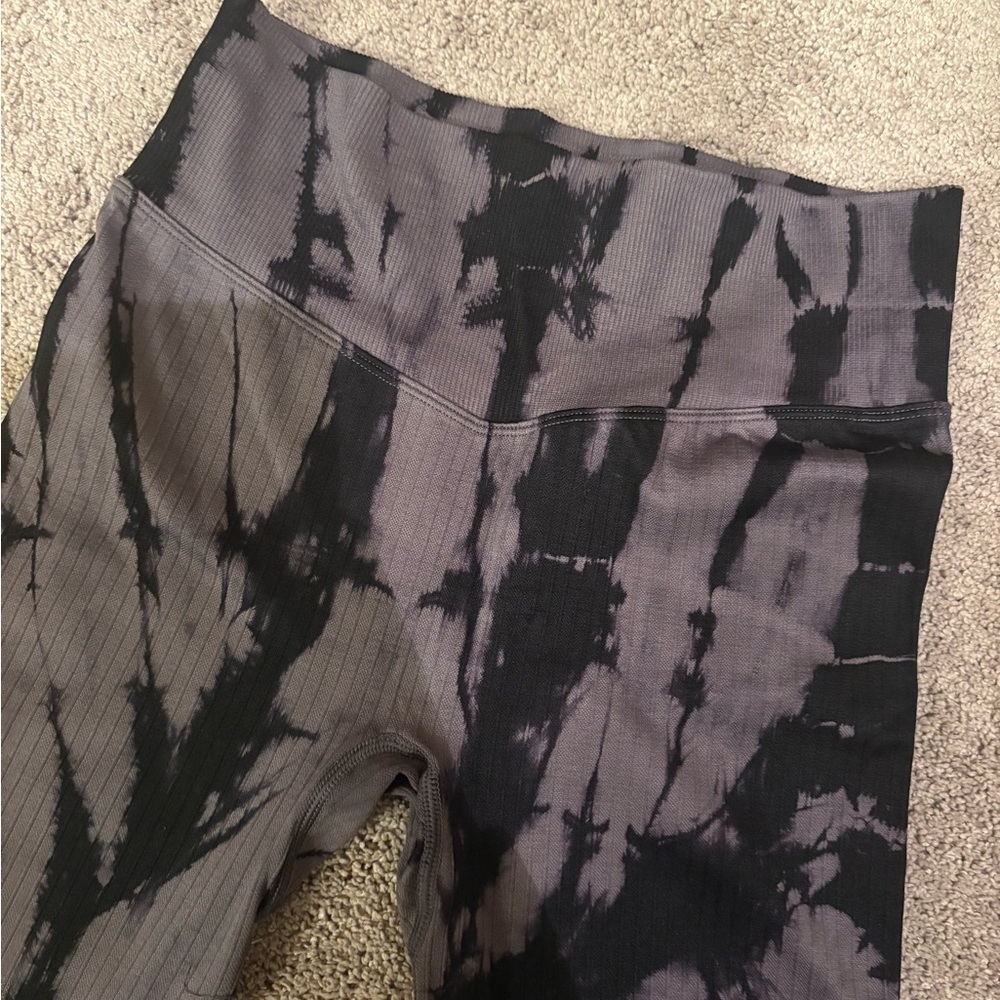 PINK Victoria's Secret Black and Gray tie-dye Ribbed Leggings